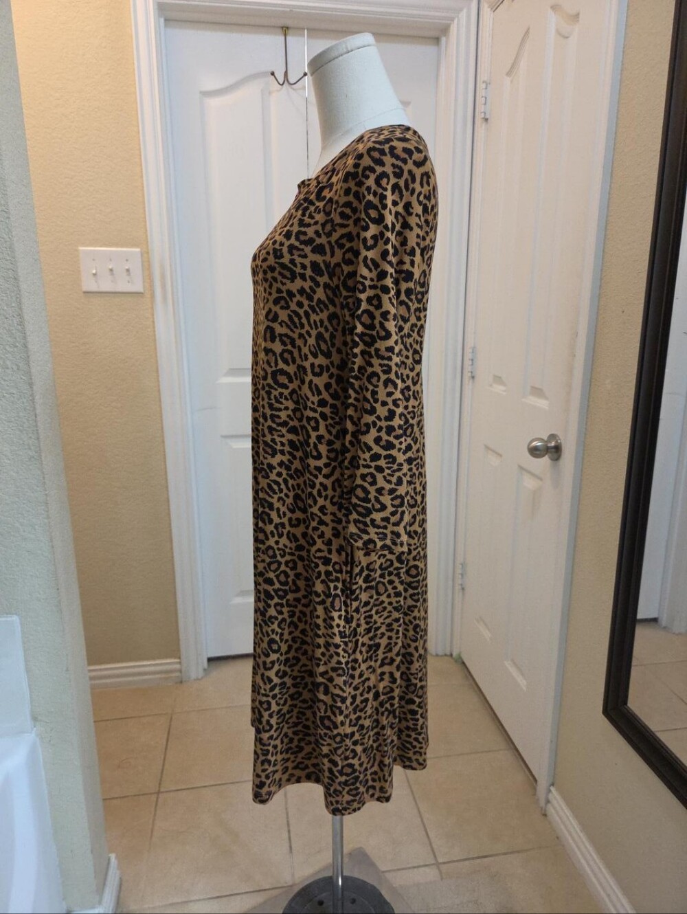 Time and Tru Leopard Print Dress – Size M (8–10) - Picture 6 of 10